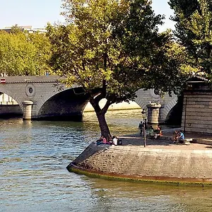 Notre Dame Apartment Paris