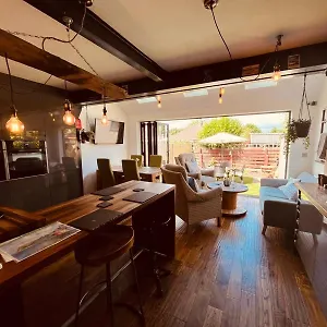 Lovely Semi-beach 2x Pubs -5 Min Walk-pets Welcome-parking-garden Holiday home Scalby (North Yorkshire)